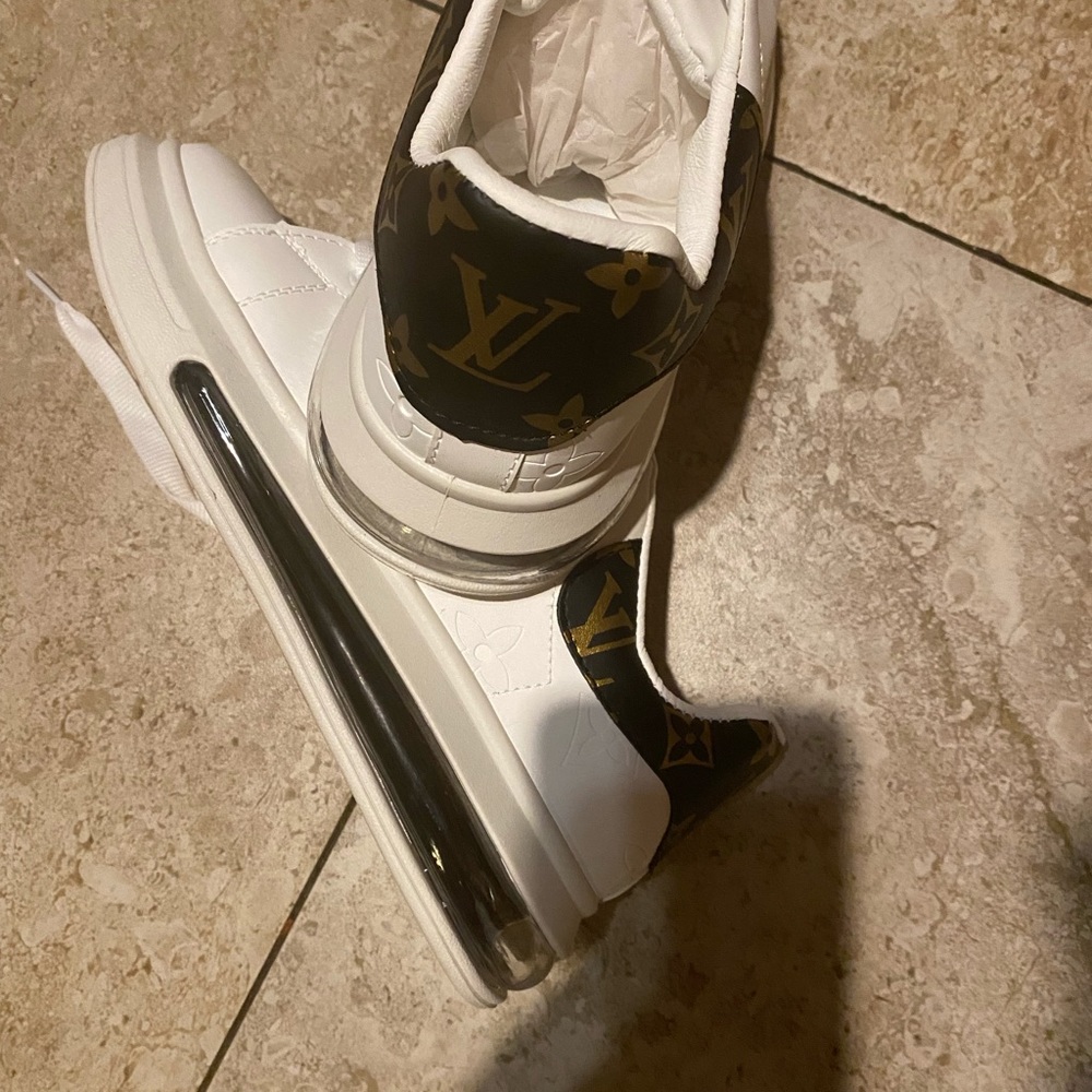 Inspire White sneakers with brown. Never worn
